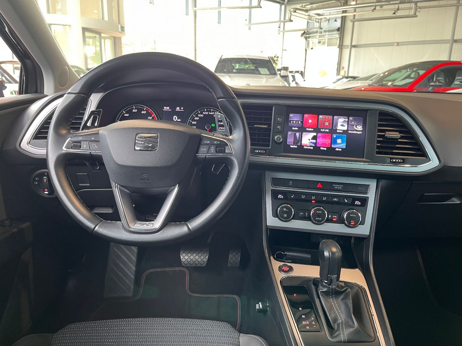 Fahrzeugabbildung SEAT Leon Xcellence CARPLAY SHZ ALU