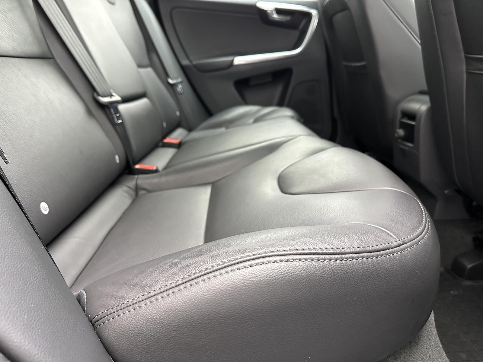 Volvo XC60 Summum 2WD "LEDER-NAVI-PANO-SITZH-PDC-ALU"