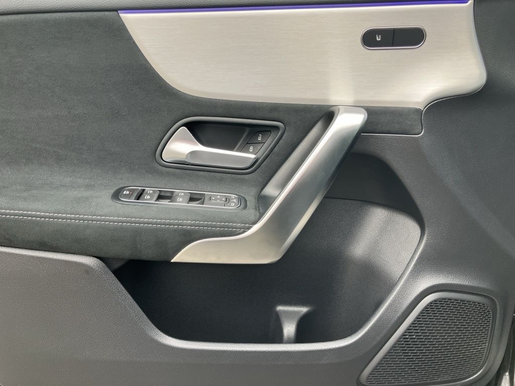 Fahrzeugabbildung Mercedes-Benz A 200 AMG*NIGHT*PANO*MULTIB LED*TOTW*KEYL*19ZOLL