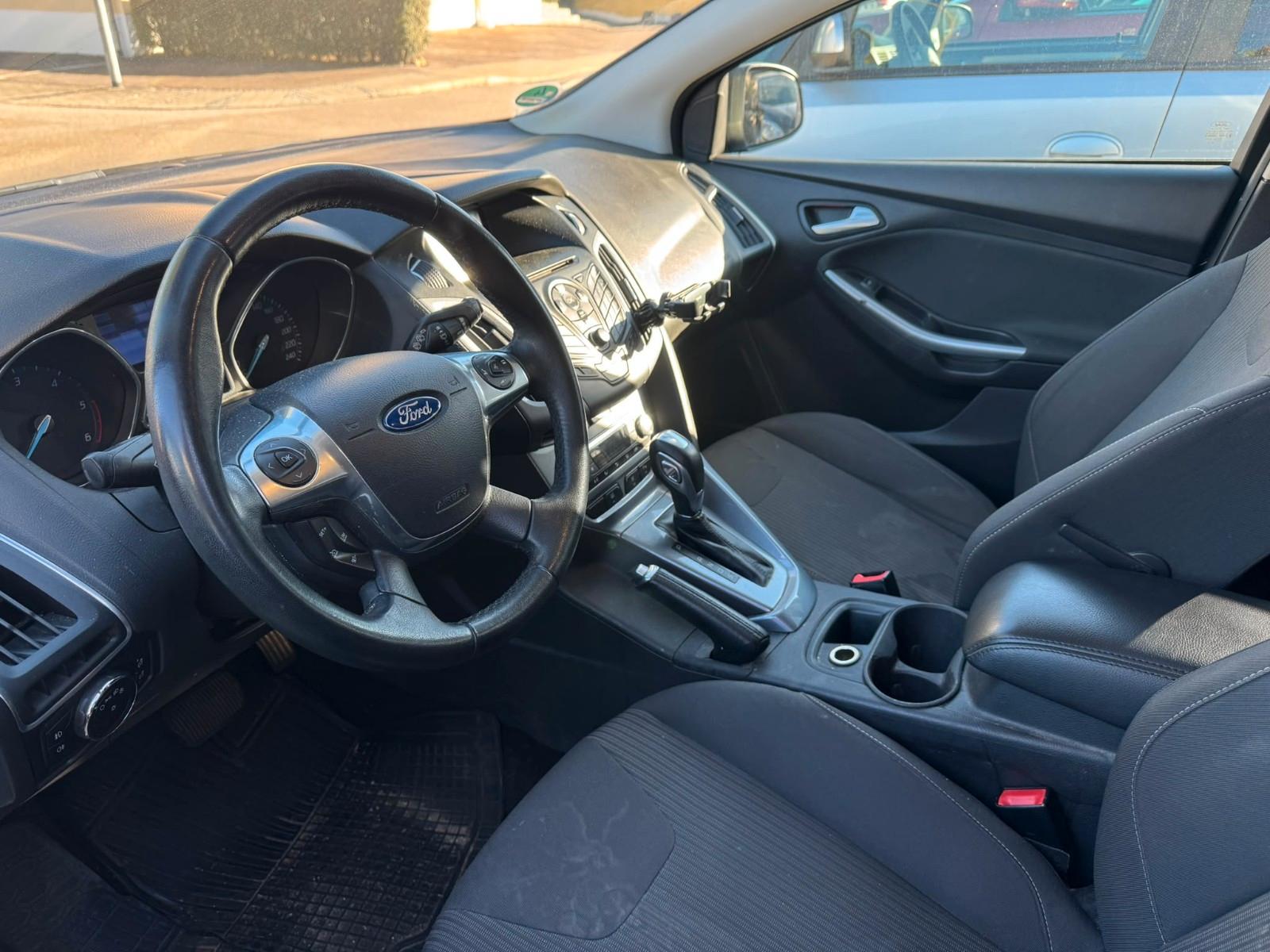 Ford Focus 2012 — photo 14