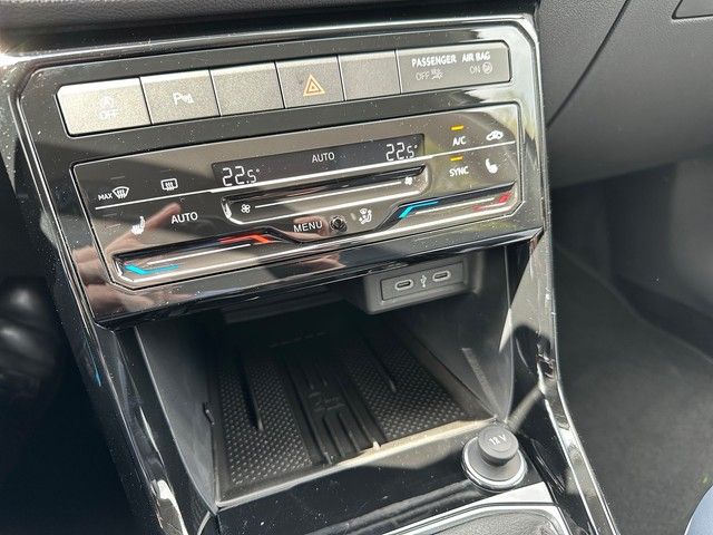 Fahrzeugabbildung Volkswagen T-Cross 1.0TSI DSG Style  AHK+GJR+KAMERA+NAV+APP