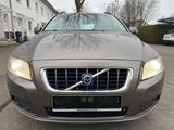 Volvo V70 2.4 D5 Kombi Momentum AHK, Leder, Xenon - Volvo V70: V70d5
