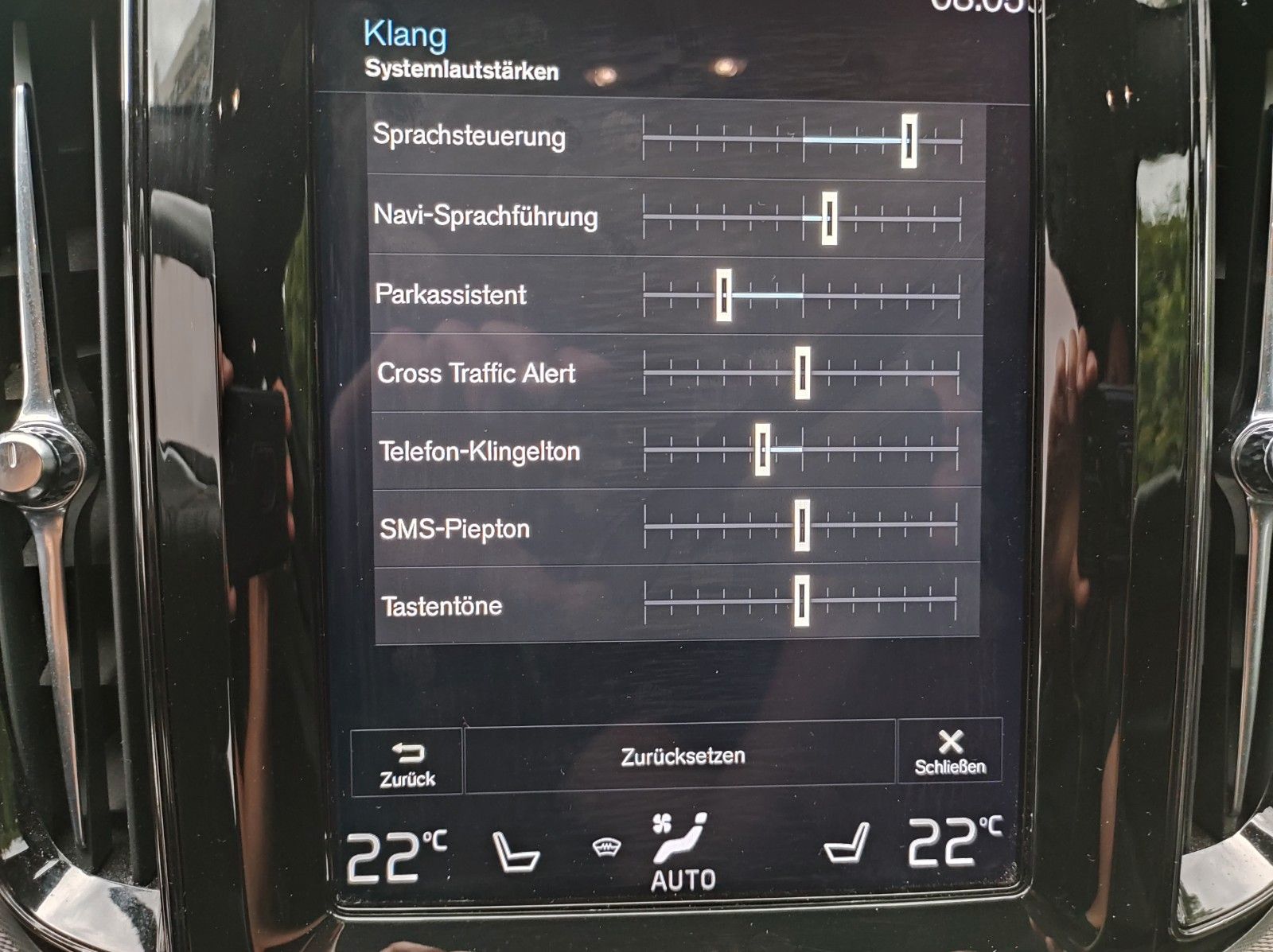 Volvo XC60 R Design PHEV AWD PANO Leder AHK LED Autom foto 21