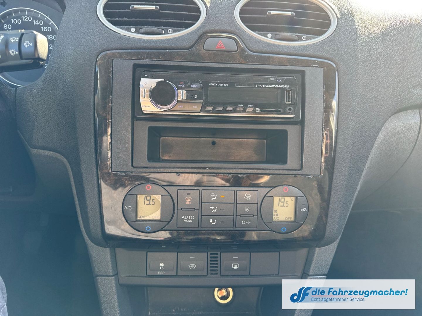 Fahrzeugabbildung Ford Focus Turnier Ghia Xenon Klimaautom *EXPORT