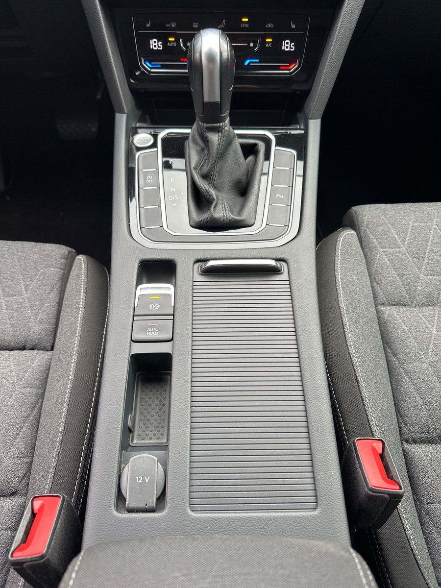 Fahrzeugabbildung Volkswagen Passat Variant Business NAV+LED+ACC+AHK+KAM+17ZO