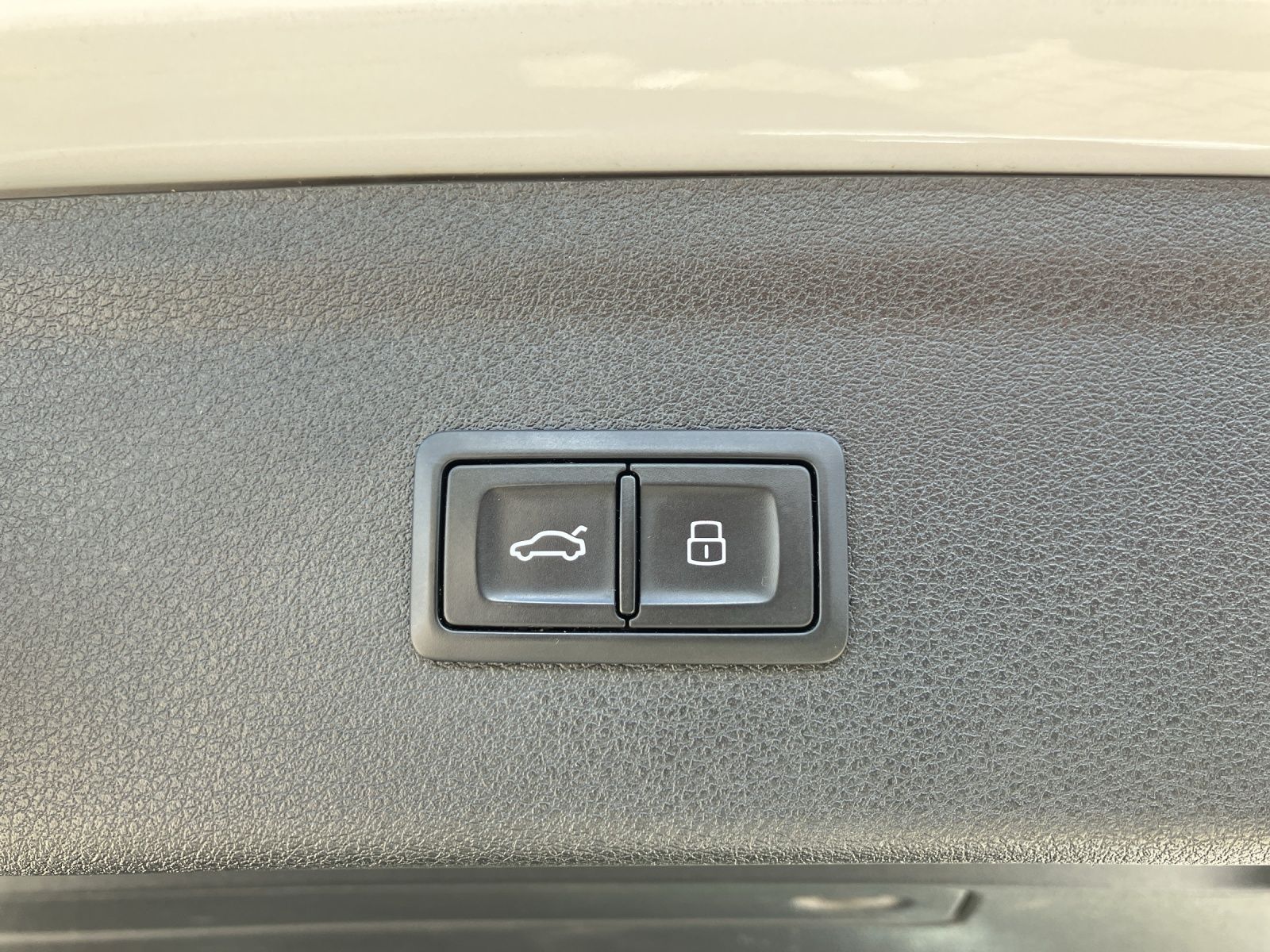 Fahrzeugabbildung Audi Q3 sport quattro S-Line LED Nappa