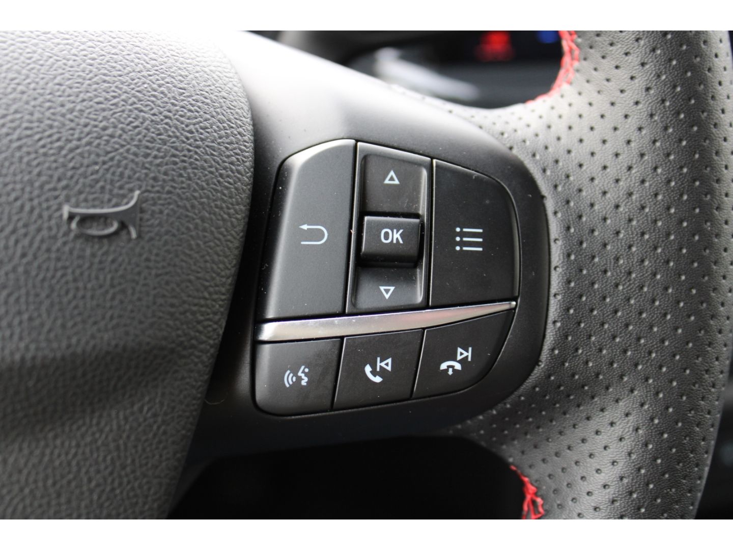 Fahrzeugabbildung Ford Focus Turnier ST-Line ACC LED TWA Navi DAB GJR R