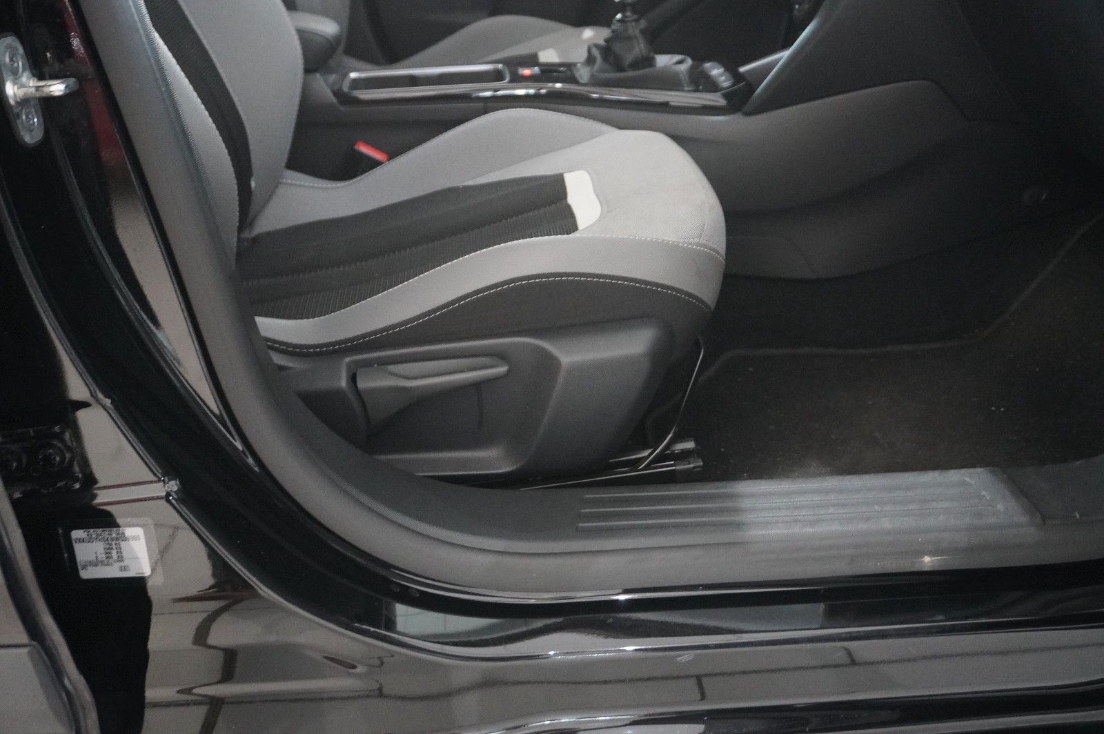 Fahrzeugabbildung Opel Mokka B 1.5D ELEGANCE NAVI/LED/KAMERA/SPORT/DAB+