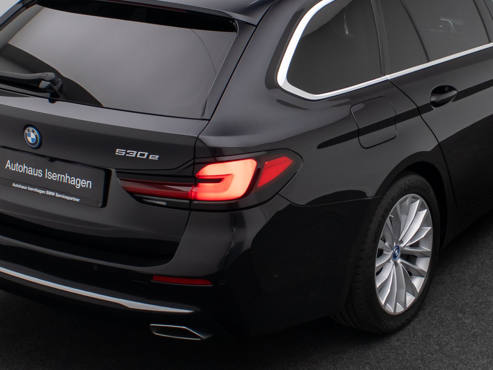 Fahrzeugabbildung BMW 530e Luxury Line Panorama Kamera Laser HUD DAB
