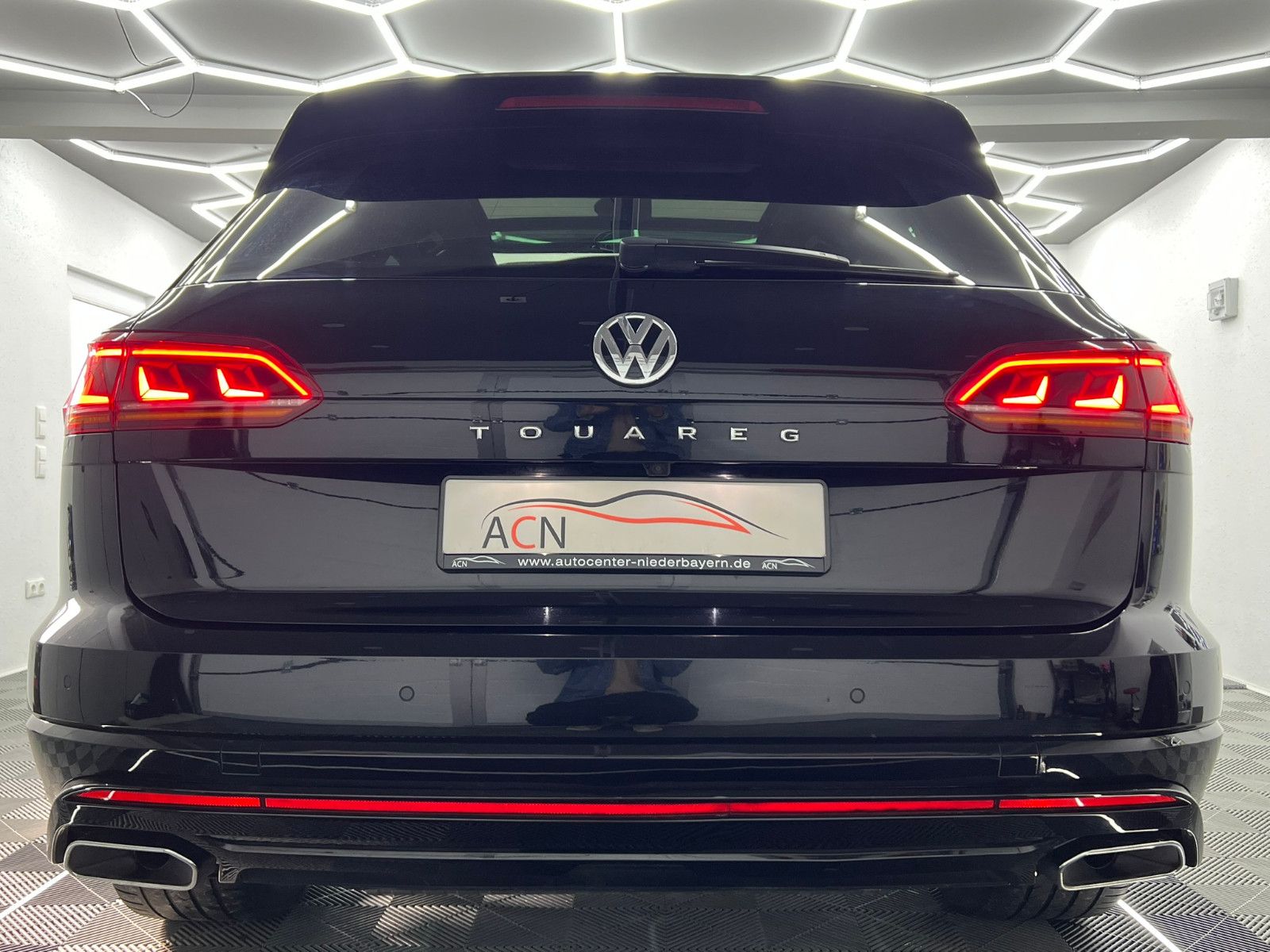 Fahrzeugabbildung Volkswagen Touareg R-Line 4Motion/PANO/AHK/MATRIX/BLACK OP.