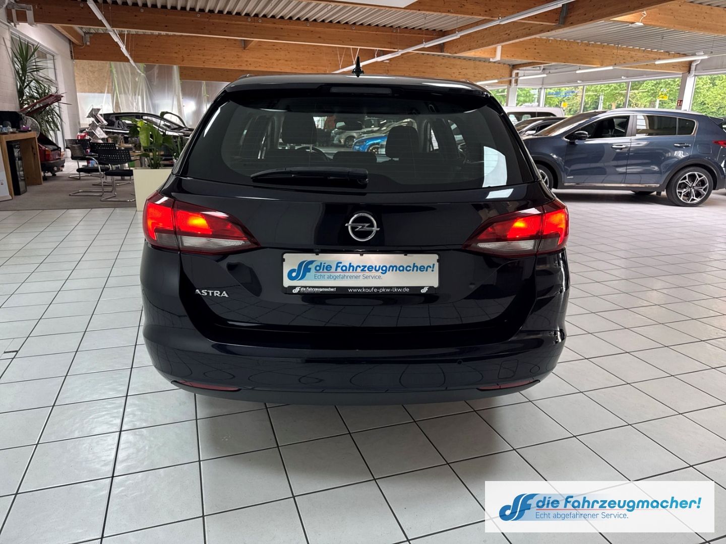 Fahrzeugabbildung Opel Astra K Sports Tourer Edition Start Stop Navi AC