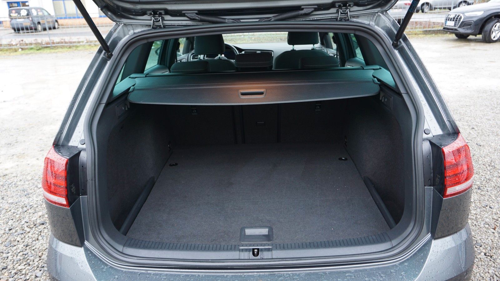 Fahrzeugabbildung Volkswagen Golf VII Variant R-line 4M,Navi,LED,SH,ACC,Kamer