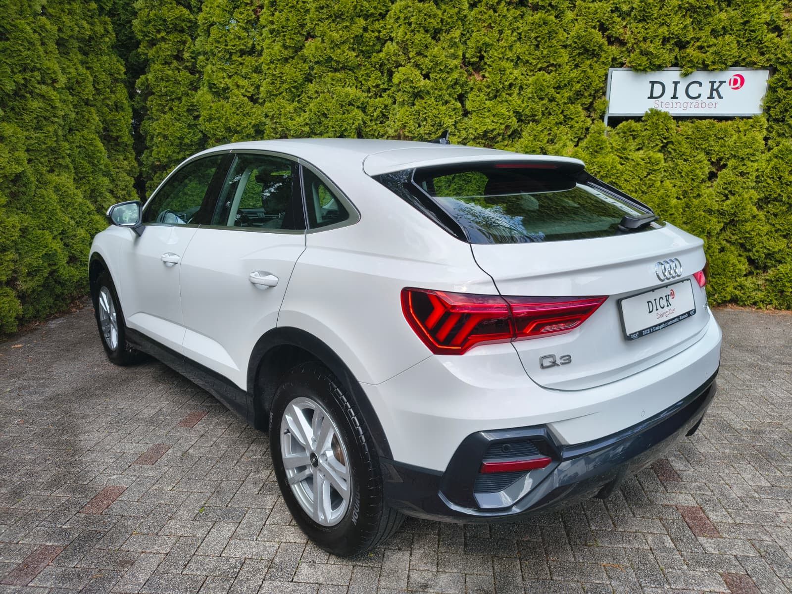 Fahrzeugabbildung Audi Q3 Sportback 35 TDI S-tronic LED+MMI+AHK+SHZ+DSP
