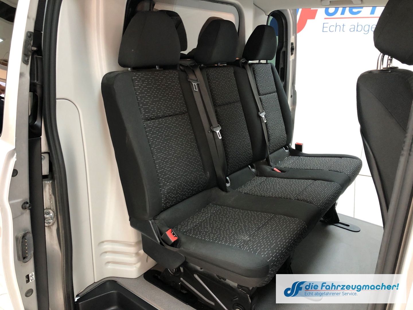 Fahrzeugabbildung Mercedes-Benz Vito Mixto 114 CDI 4x4 kompakt Navi Digitales Co