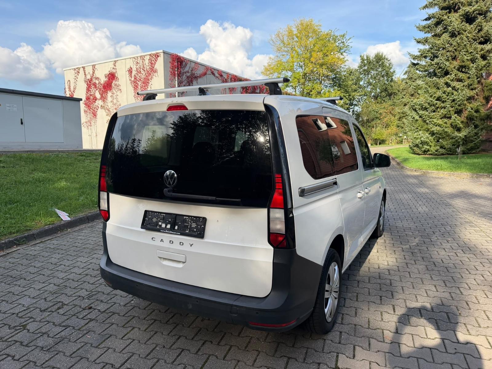 Volkswagen Caddy Basis.Zahnriemen ist neu. TÜV neu