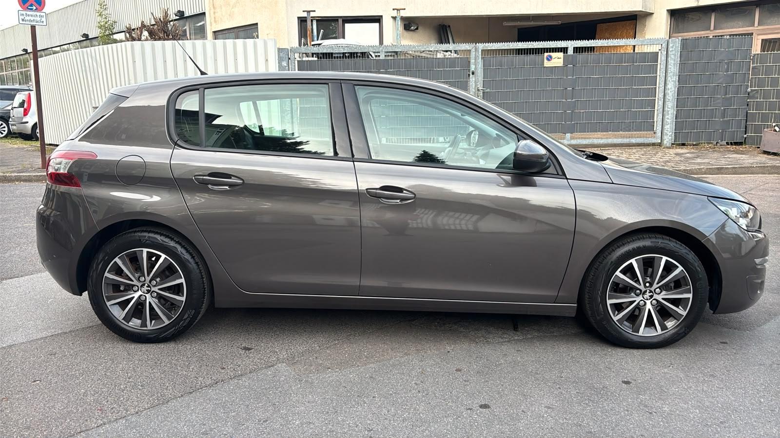 Peugeot 308 Active *1.2 Benzin* *Gut gepflegt*