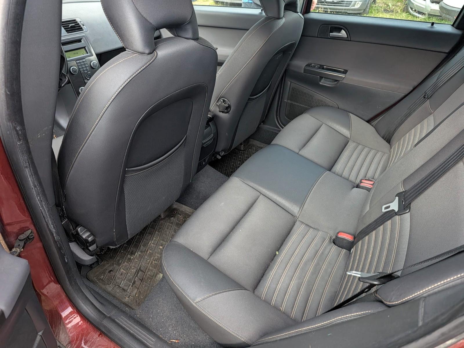 Volvo V50 2011 — photo 9