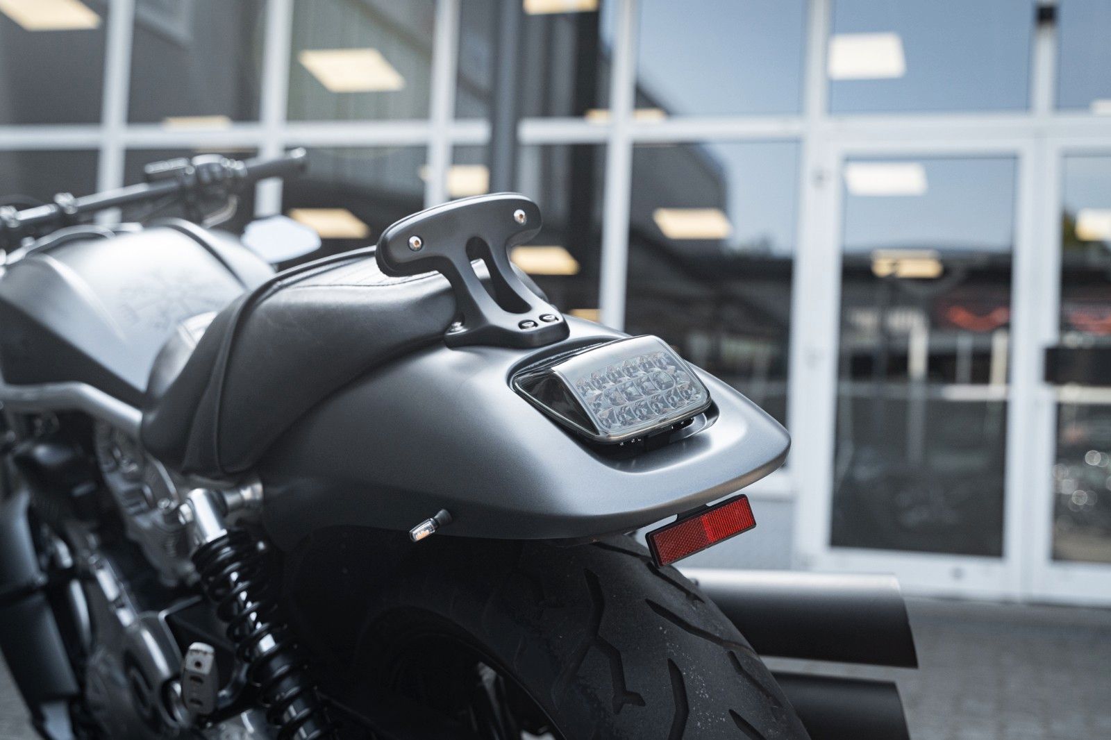 Fahrzeugabbildung Harley-Davidson VRSCR STREET ROD - REMUS ENDSCHALLDÄMPFER -