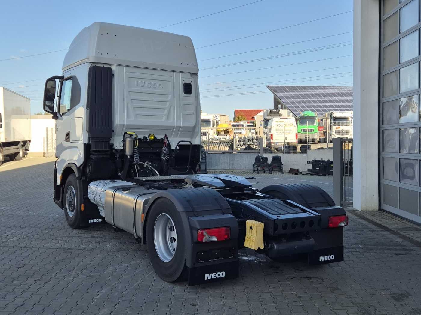 Fahrzeugabbildung Iveco AS440X49T/P ON 4x4 HI-TRACTION Intarder 2x Bett