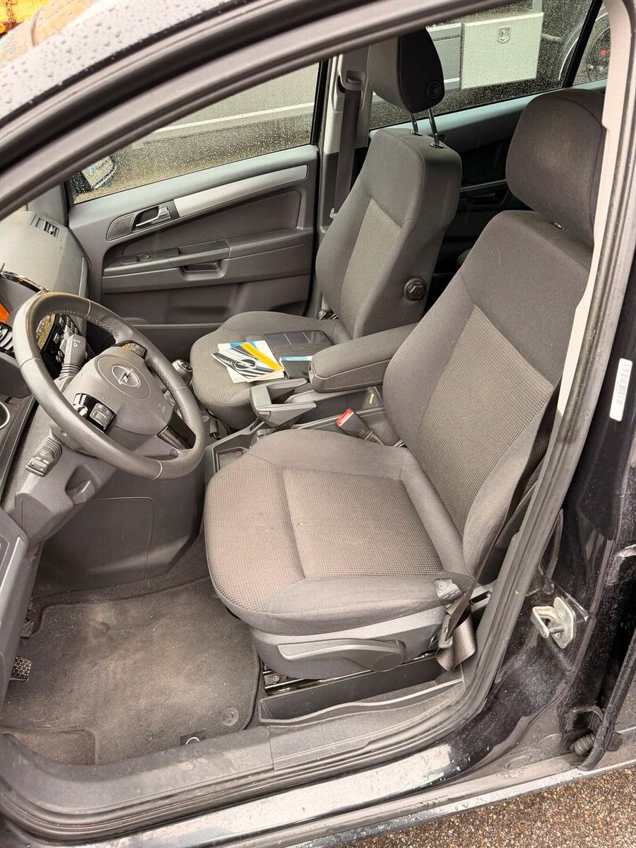 Opel Zafira 2012 — photo 5