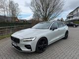 Volvo V60 D3 R-Design | Pilot | Pano | Leder | AHK - Volvo V60: Von Privat
