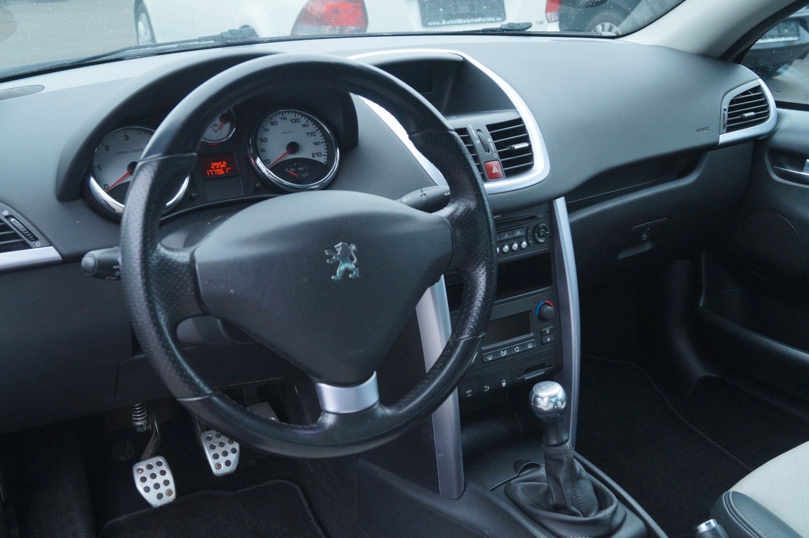Fahrzeugabbildung Peugeot 207 CC Cabrio-Coupe Roland Garros