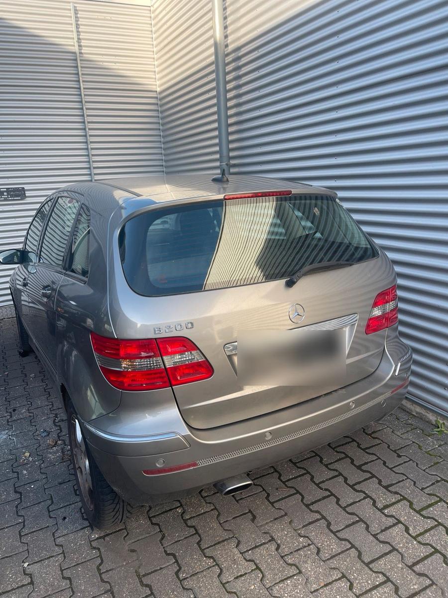 Mercedes-Benz E 200