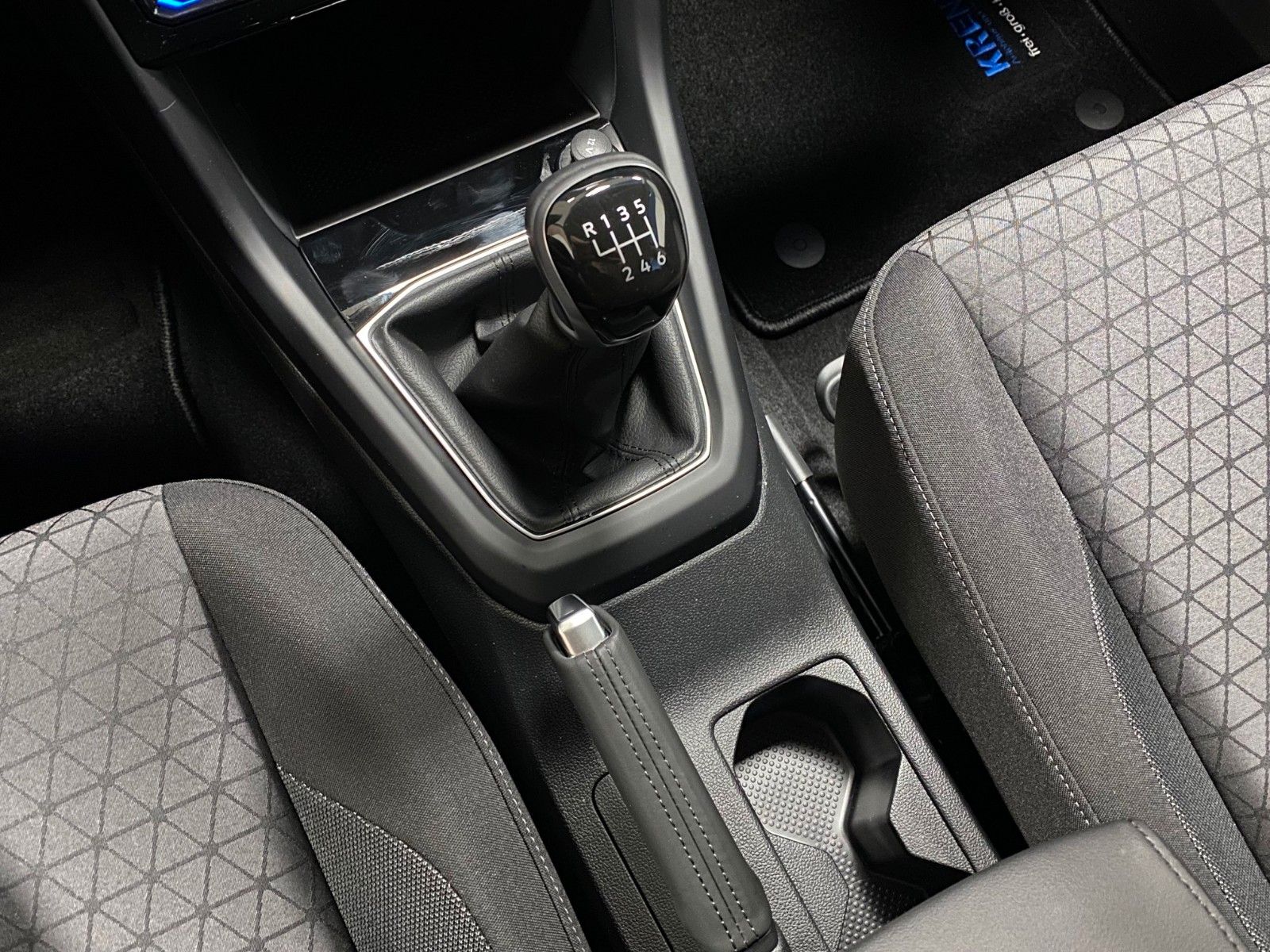Fahrzeugabbildung Volkswagen T-Cross 1.0 TSI LIFE+ALLWETTER++SITZHEIZUNG+PDC+