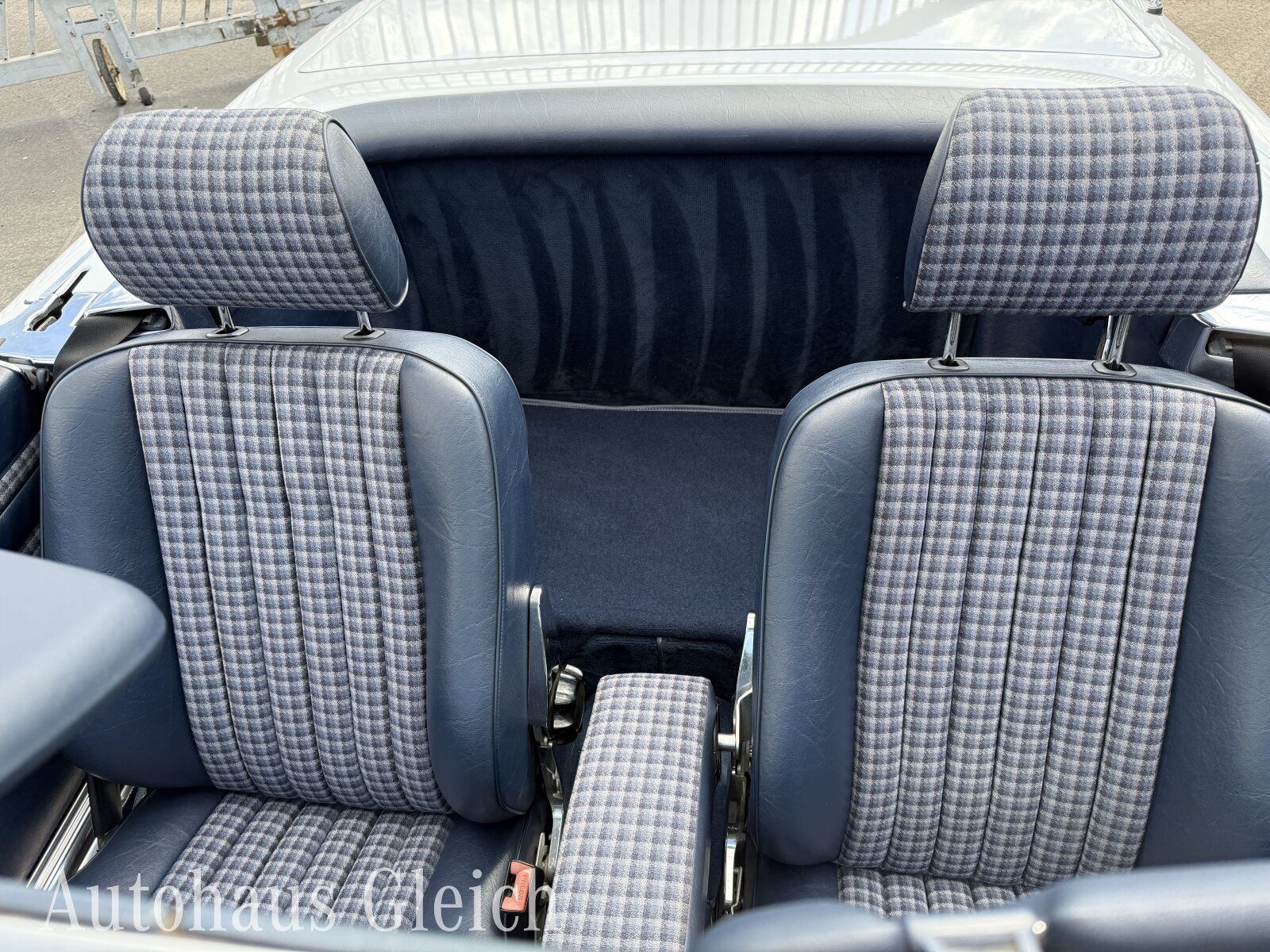 Fahrzeugabbildung Mercedes-Benz 560 SL Klima/Sitzhzg./Radio MB - Exquisit -