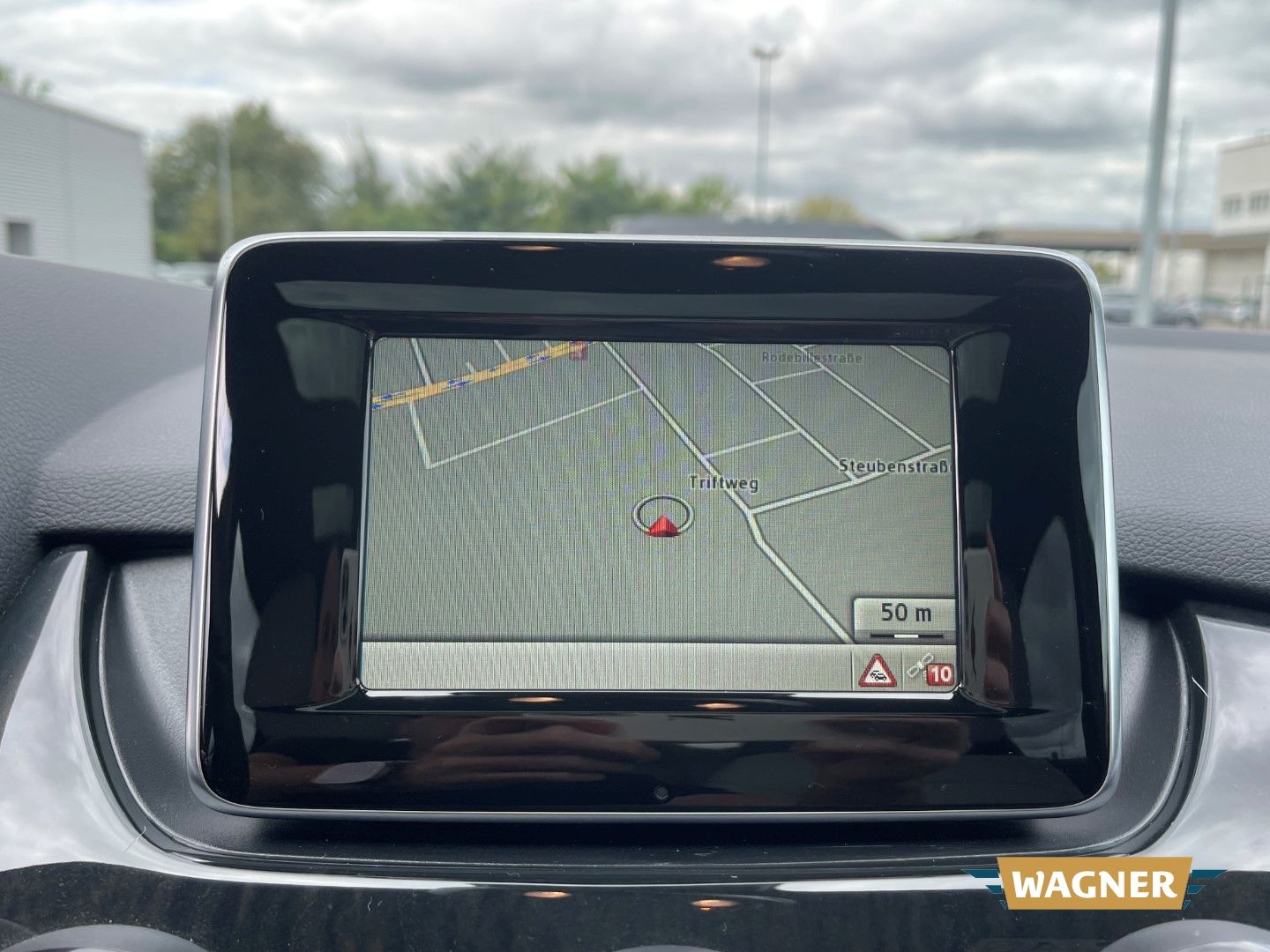 Fahrzeugabbildung Mercedes-Benz B 180 Pano Kamera Navi PDC SHZ Klimaautomatik