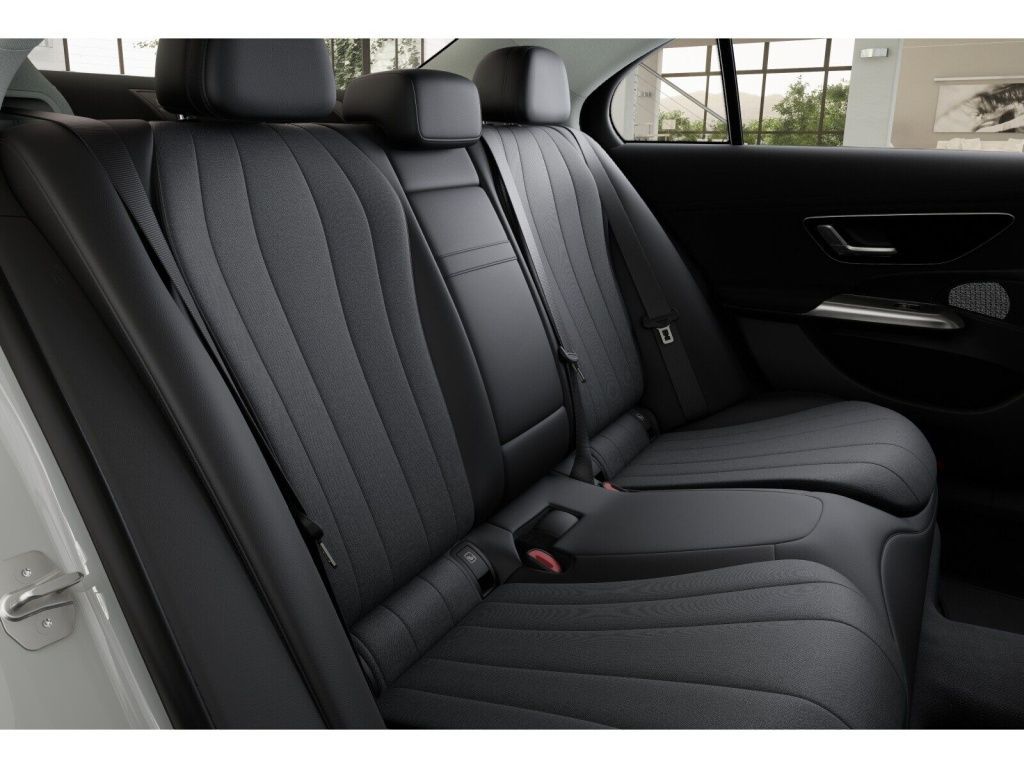 MERCEDES-BENZ E-Class 2026