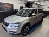 Skoda Yeti L&K Outdoor 4x4*DSG*AHK*PANO*1.HAND*LEDER - Skoda Yeti: Leder