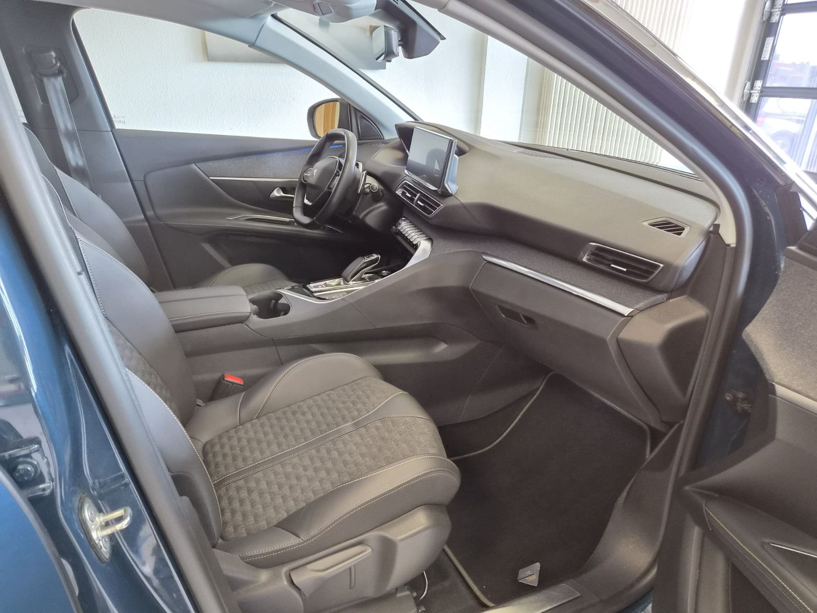 Fahrzeugabbildung Peugeot 3008 Hybrid 225 Roadtrip / LED/KAMERA/GARANTIE
