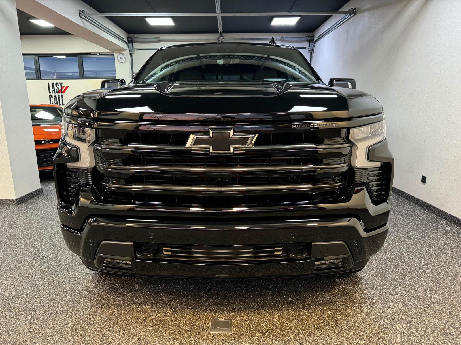 Fahrzeugabbildung Chevrolet 26 SILVERADO MIDNIGHT HIGH COUNTRY 6.2L V8-4x4