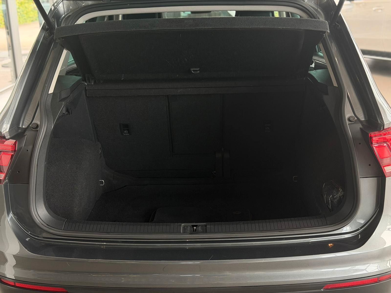 Fahrzeugabbildung Volkswagen Tiguan 2.0TDI Sound SITZHZG ACC NAVI AHK 8xALU