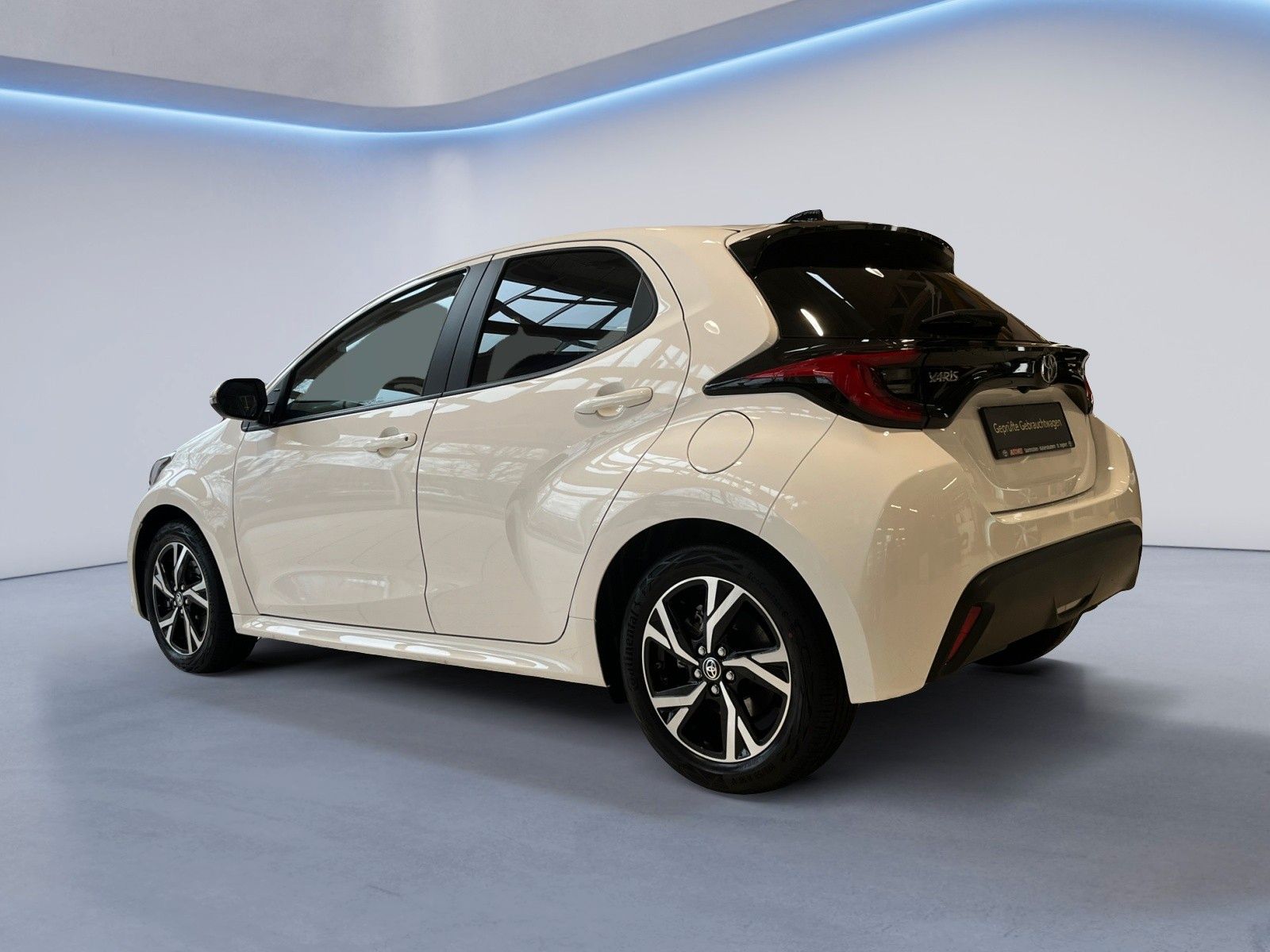 Fahrzeugabbildung Toyota Yaris Hybrid Teamplayer inkl. Rückfahrkamera