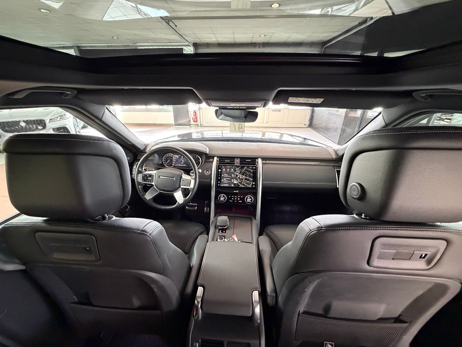 Fahrzeugabbildung Land Rover Discovery 5 R-Dynamic SE AWD/7-SITZER/360''KAM