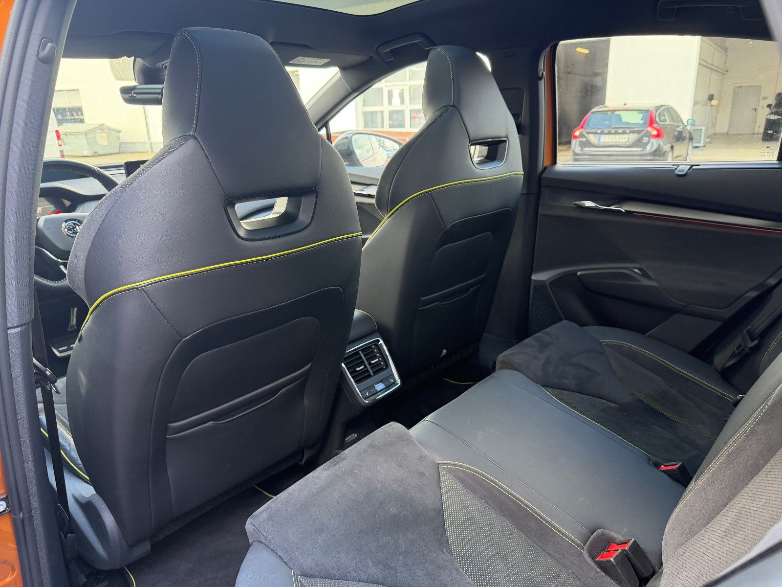 Fahrzeugabbildung SKODA Enyaq RS*ACC*SZHZNG*NAVI*360°*CARPLAY*AMBIENTE*