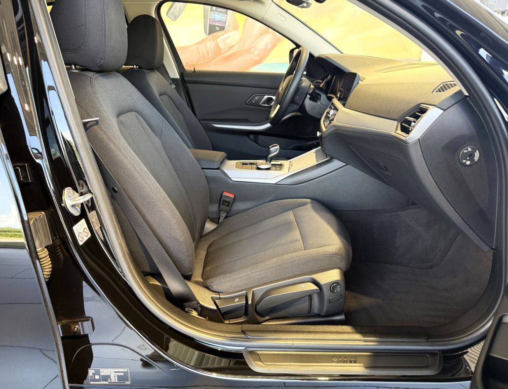 BMW 330e  Advantage KAM+KOMF+ACC+LASER+HUD+SPUR+DAB foto 5