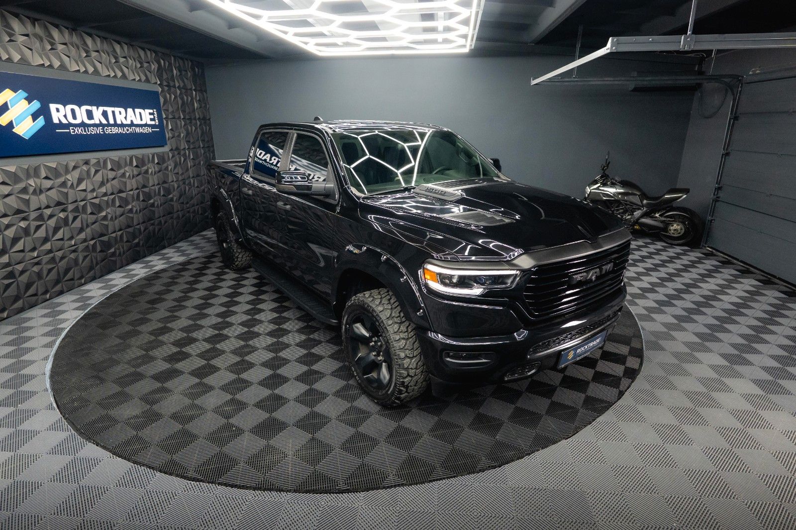 Fahrzeugabbildung Dodge RAM 3.6 V6 4x4 OFFROAD LARAMIE BLACK EDITION LED