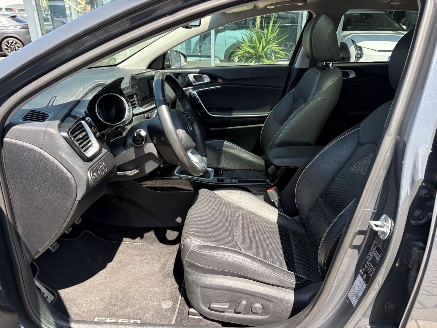 Fahrzeugabbildung Kia Ceed_sw Sportswagon Platinum Edition 1.6 CRDi EU