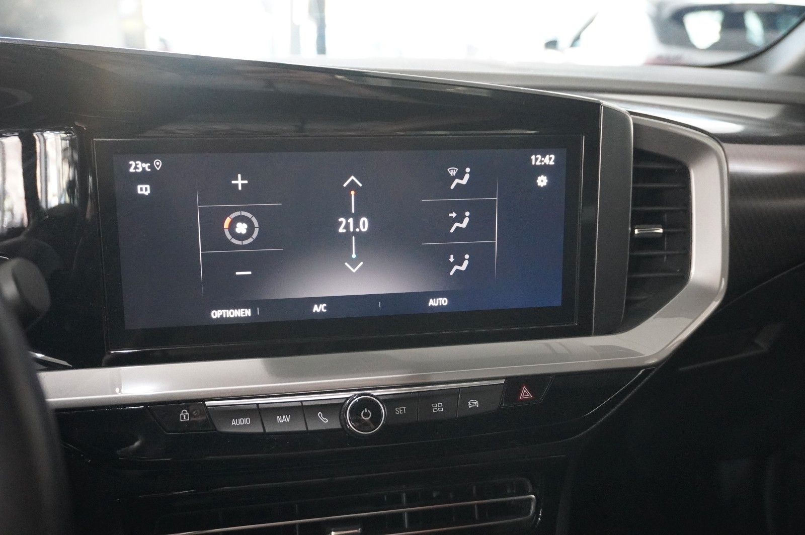 Fahrzeugabbildung Opel Mokka 1.2T ULTIMATE NAVI/LED/KAMERA/SPORT/SH/DAB