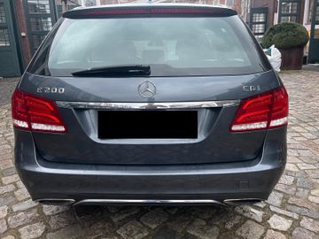 Mercedes E 200 - 4
