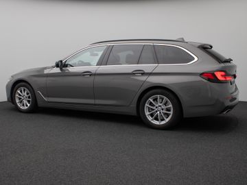 Fahrzeugabbildung BMW 520d Kamera HUD DAB Lenkrhzg Massage AHK Alarm