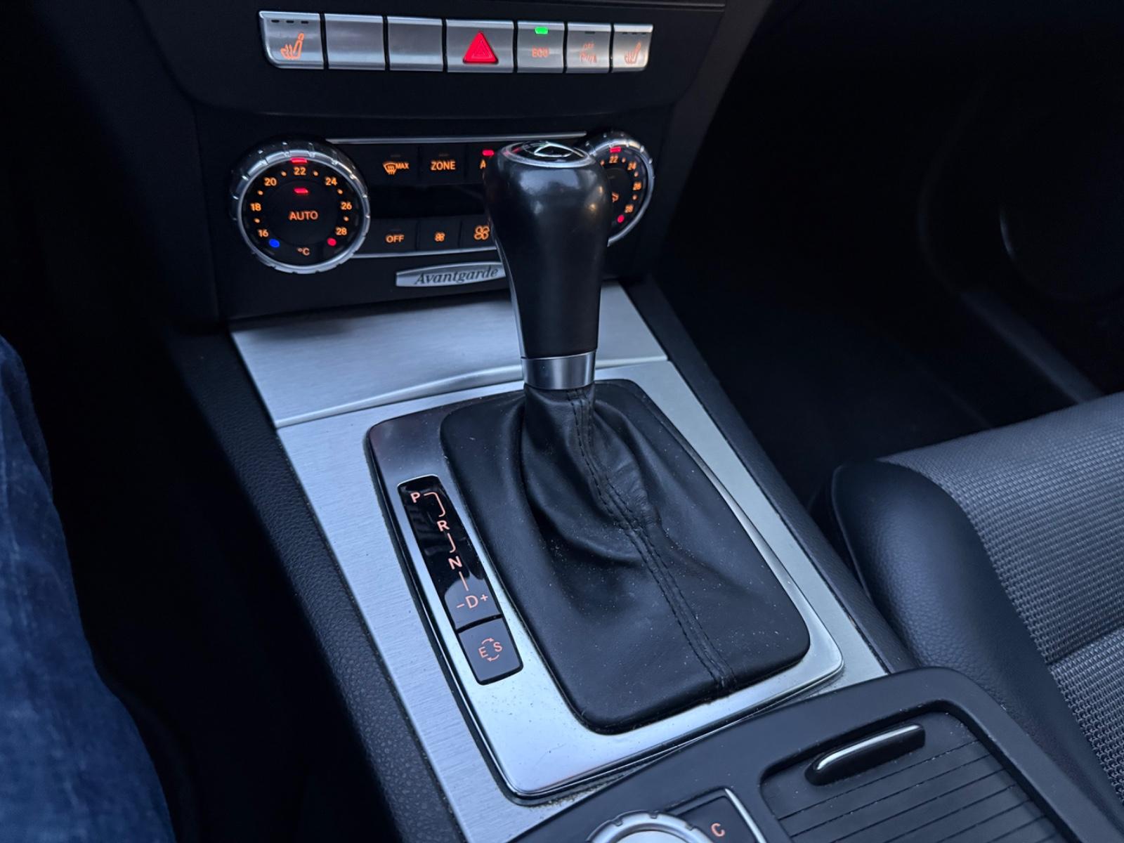 Mercedes-Benz C220 2011 — photo 20