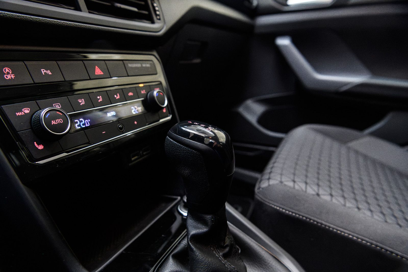 Fahrzeugabbildung Volkswagen T-Cross 1,0 DSG Life+ ACC+Kamera+Bluetooth