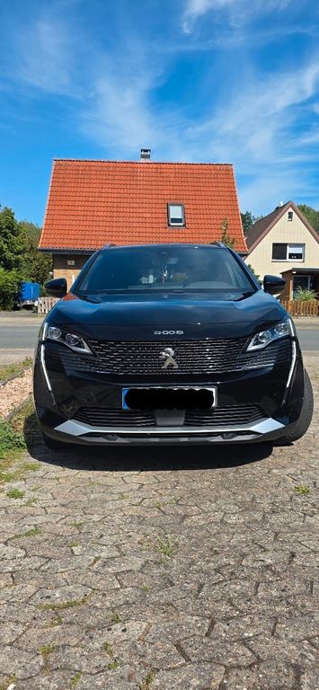 Image of Peugeot e-5008