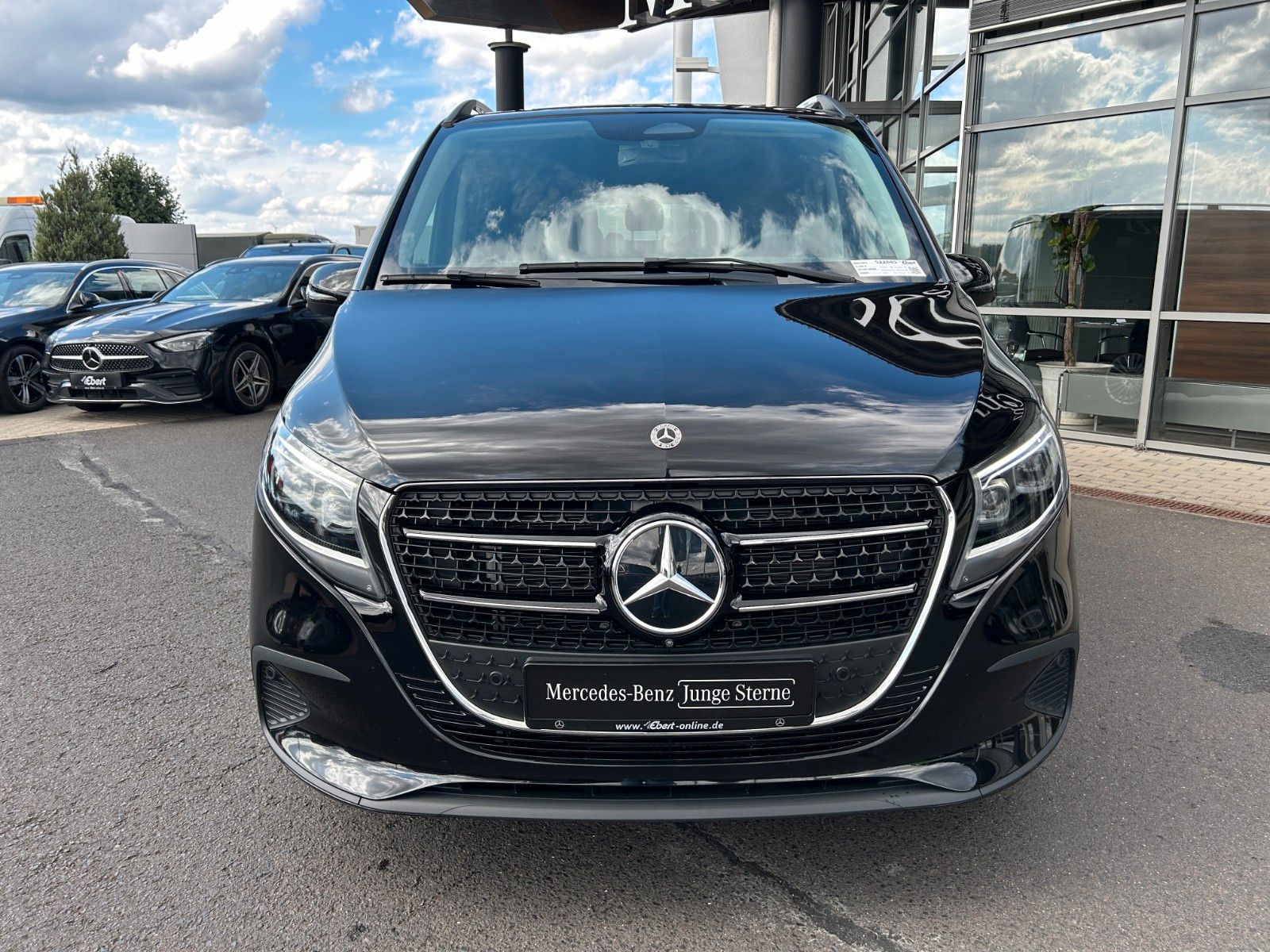 Fahrzeugabbildung Mercedes-Benz V 220 d STYLE AHK2,5to DISTRONIC 360 MULTIBEAM