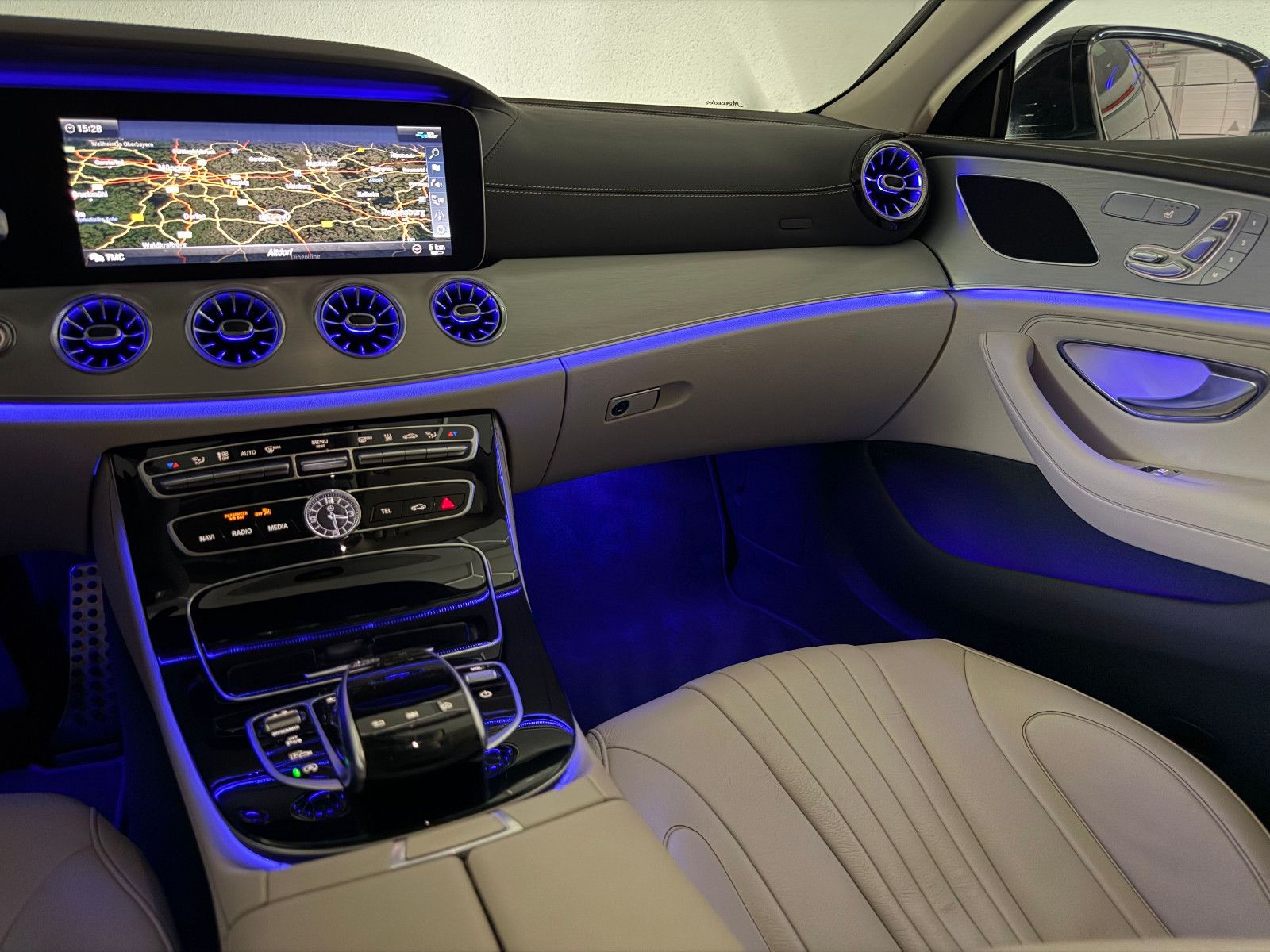 Fahrzeugabbildung Mercedes-Benz CLS 350 d 4Matic AMG-LINE/HuD/eGSD/DISTR+/STHZ