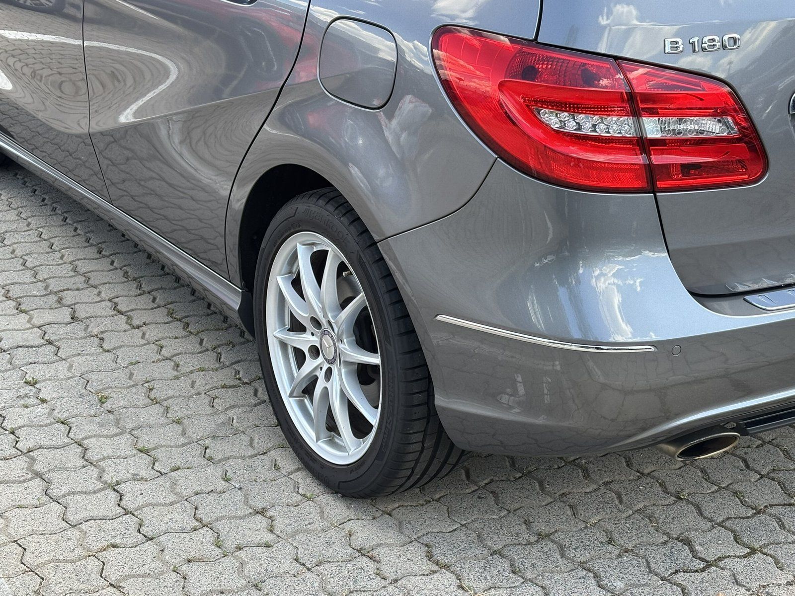 Fahrzeugabbildung Mercedes-Benz B 180 LED*BLUETOOTH*SPIEGEL-PAKET*SCHECKHEFT